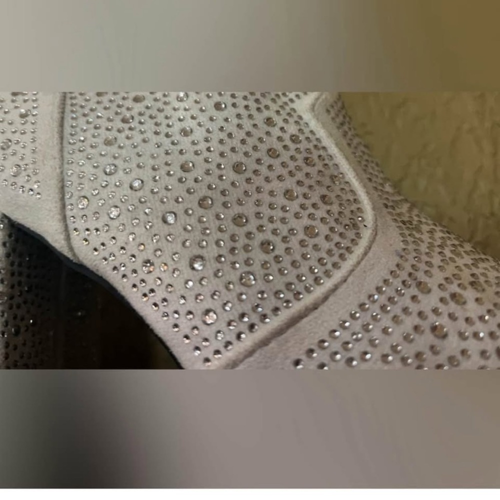 Pierre Dumas White Heeled Boots with Pointed Toe - Picture 4 of 9